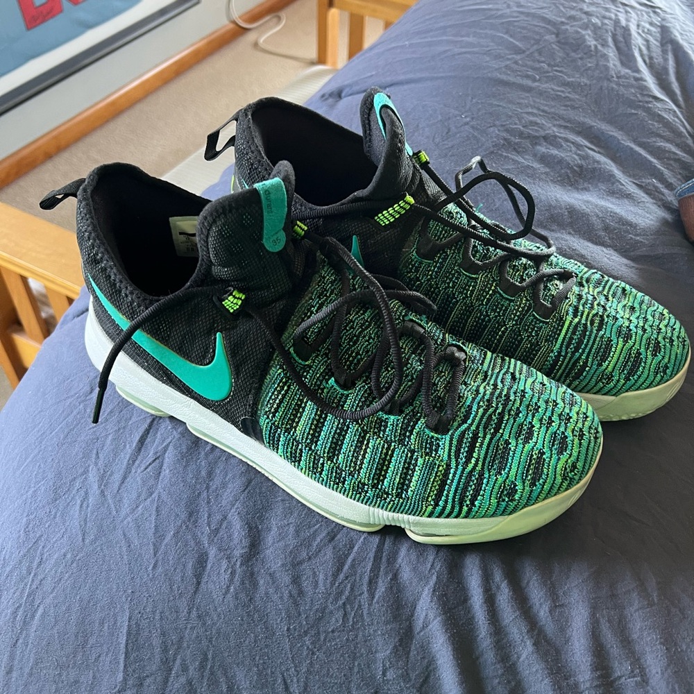 Nike Black and Teal Knit KD basketball Shoes. Size 12